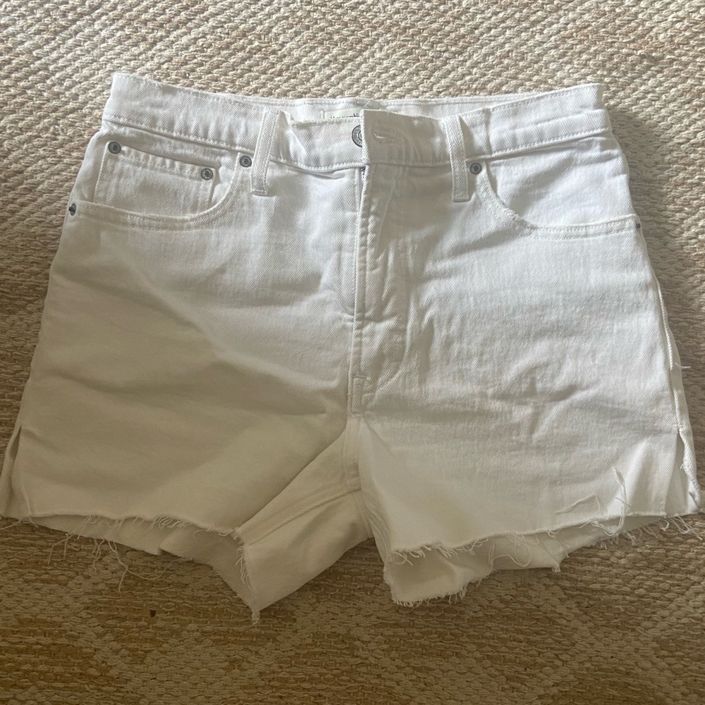 Abercombie and fitch size 28/6 white high waisted jeans shorts never worn